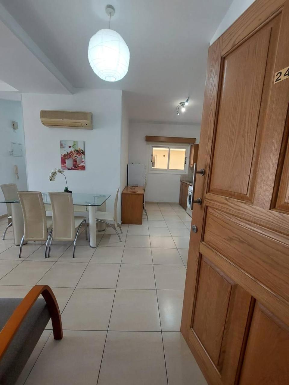 Sunny 2 Bedroom Larnaca Center Exterior photo